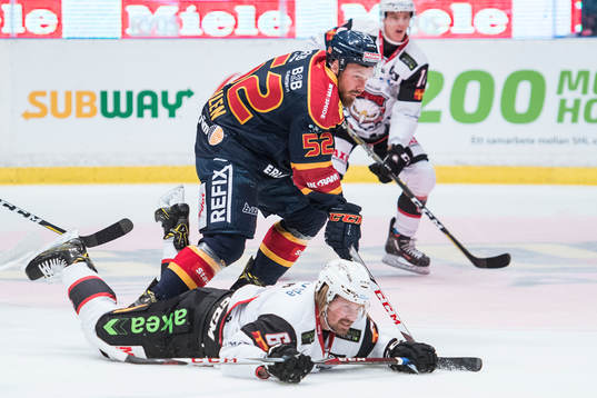 Djurgårdens Mikael Ahlén och Malmö Redhawks Stefan Warg