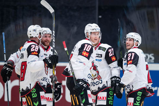 Malmö Redhawks Frederik Storm gör 0-1 och jublar med Jens