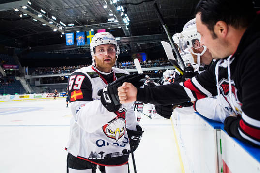 Malmö Redhawks Anton Mylläri jublar