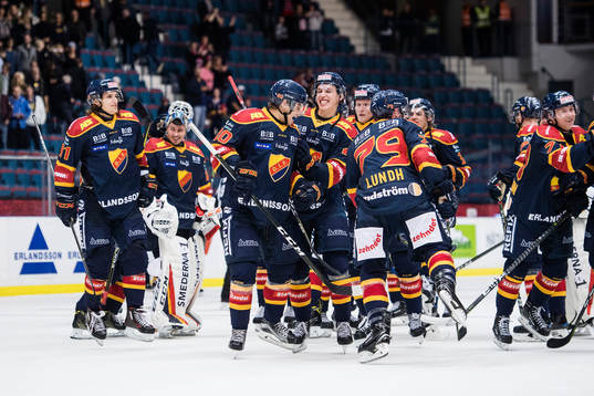 Djurgårdens spelare dansar tillsammans