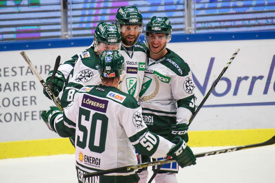 Färjestads Dick Axelsson och Sebastian Erixon jublar