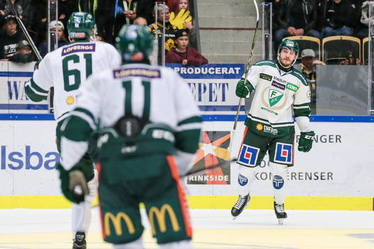 Färjestads Jesse Virtanen jublar