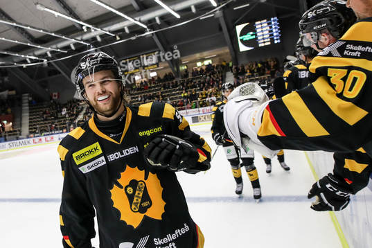 Skellefteås Anton Öhman jublar