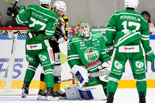 Rögles målvakt Emil Kruse deppar