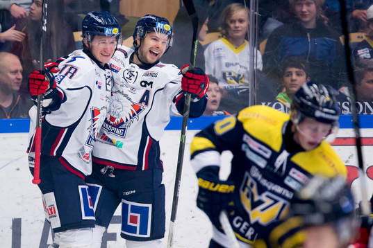 Linköpings Jacob Lilja och Andrew Gordon jublar