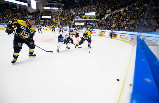 s Mattias Tedenby och Dylan Reese (h) motLinköpings Jimmy