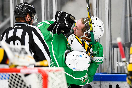 Rögles Daniel Sylwander och Skellefteås Filip Berglund i