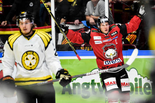 Malmö Redhawks Erik Forssell jublar