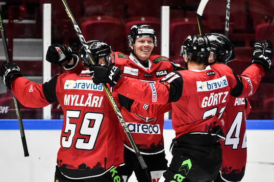 Malmö Redhawks Lars Bryggman gör 3-1 och jublar med