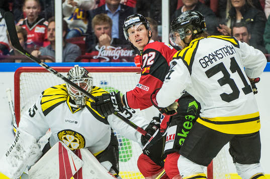 Malmö Redhawks Lars Bryggman mot Brynäs målvakt David