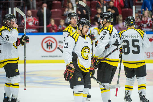 Brynäs Kevin Clark deppar med lagkamraterna