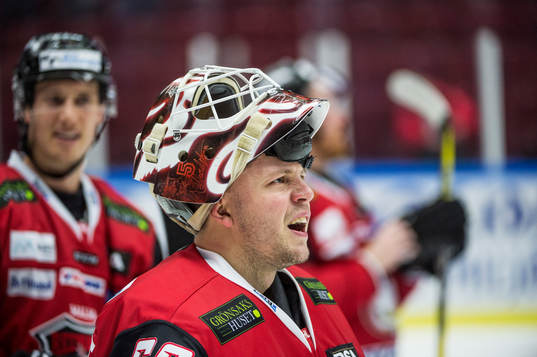 Malmö Redhawks målvakt Oscar Alsenfelt jublar