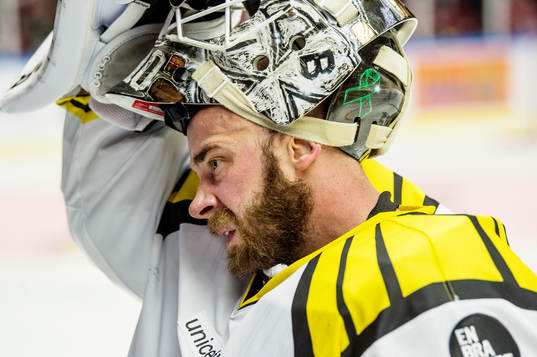 Brynäs målvakt David Rautio deppar