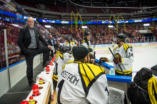 Brynäs tränare Roger Melin i båset