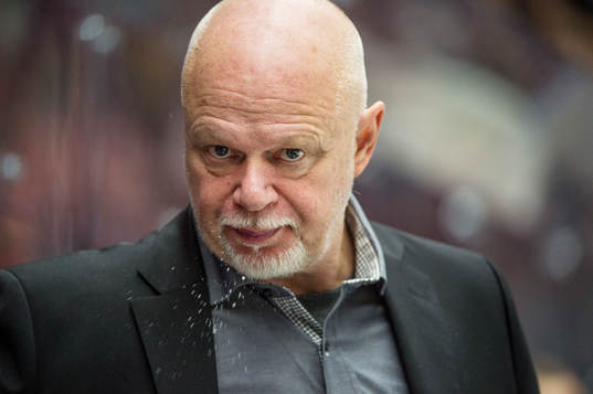Brynäs tränare Roger Melin spottar