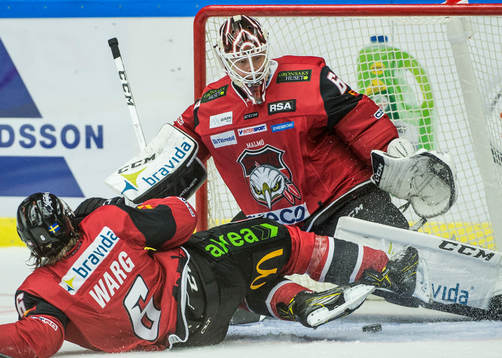 Malmö Redhawks Stefan Warg och målvakt Oscar Alsenfelt