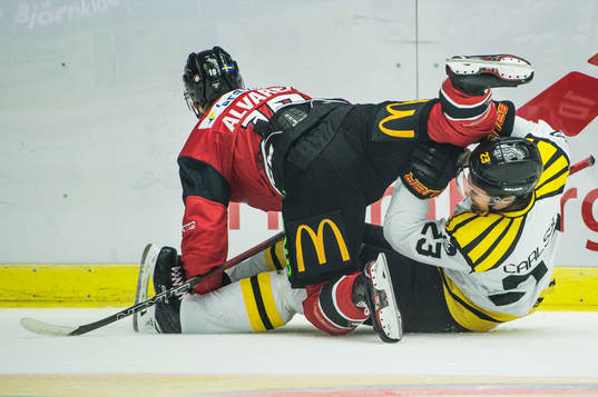 Malmö Redhawks Robin Alvarez och Brynäs Lucas Carlsson
