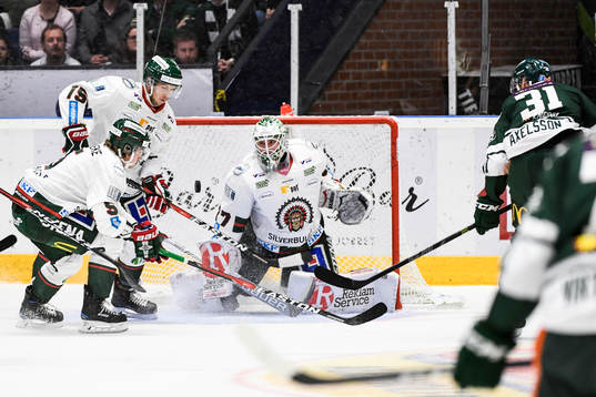 Färjestads Dick Axelsson (th) gör 1-1