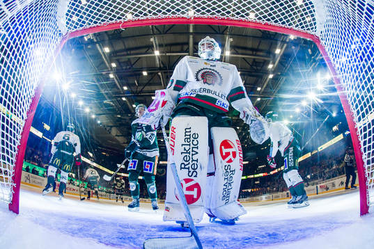 Frölundas målvakt Johan Gustafsson deppar
