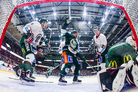 Färjestads Martin Johansson jublar