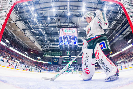 Frölundas målvakt Johan Gustafsson deppar