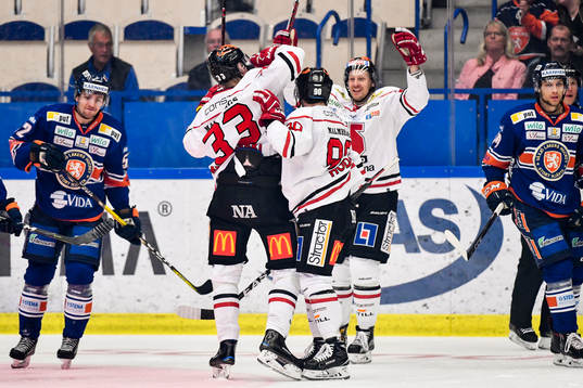 Örebros spelare jublar