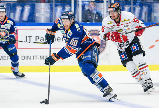 Växjös Erik Josefsson jagas av Örebros Johan Wiklander