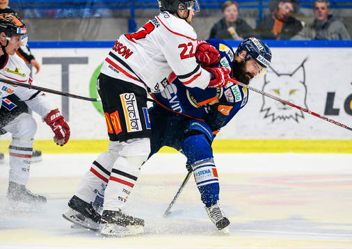 Växjös Linus Fröberg faller