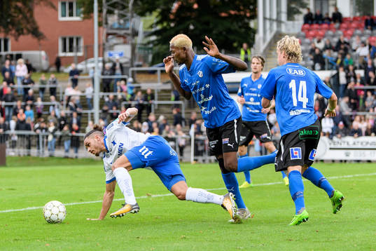 Norrköpings Alexander Jacobsen och Halmstads Aboubakar
