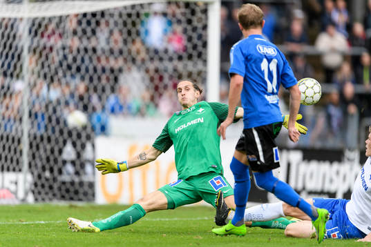 Halmstads Tryggvi Hrafn Haraldsson gör 2-0 bakom