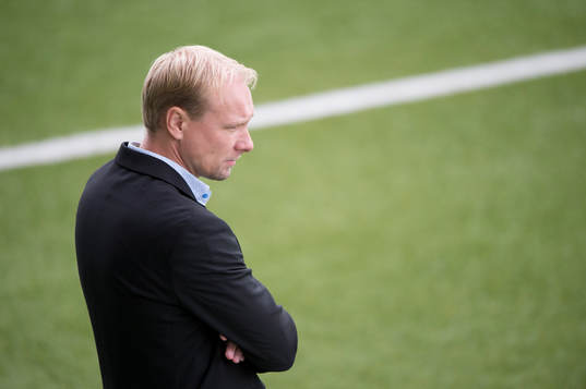 IFK Hässleholms tränare Daniel Nilsson i matchen i
