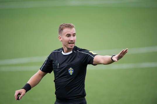 Domaren i matchen i division 2 mellan Lunds BK och IFK