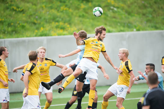 Höjdduell i matchen i division 2 mellan Lunds BK och IFK