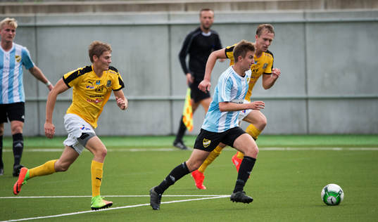 IFK Hässleholms Isak Olsson i matchen i division 2 mellan