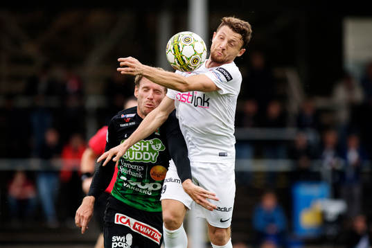 Varbergs Karl Söderström och Dalkurds Kujtim Bala i