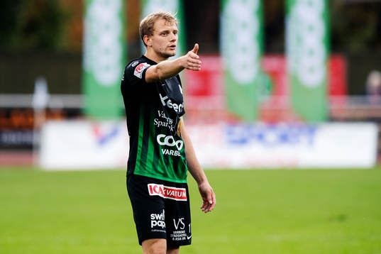 Varbergs Jakob Olsson gestikulerar