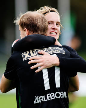 Varbergs Jakob Olsson jublar med Gustav Berggren