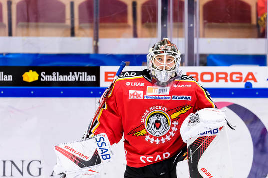 Luleås målvakt Filip Gustavsson på uppvärmningen