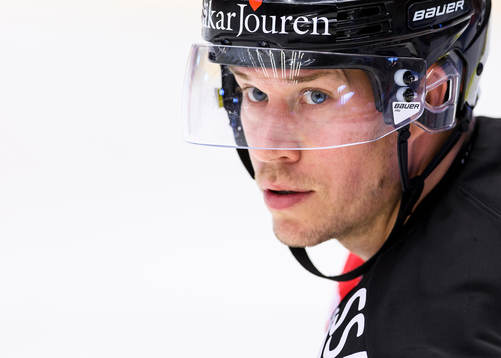 Luleås Andreas Falk på uppvärmningen