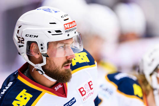 Djurgårdens Mikael Ahlén på uppvärmningen