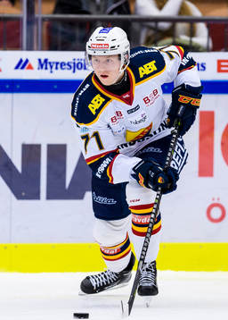 Djurgårdens Jonathan Davidsson med pucken
