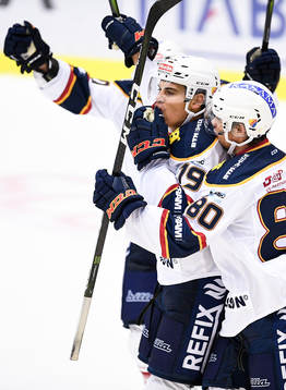 Djurgårdens Rene Bourque jublar med Gustav Possler
