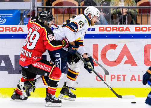 Djurgårdens Alexander Urbom med pucken