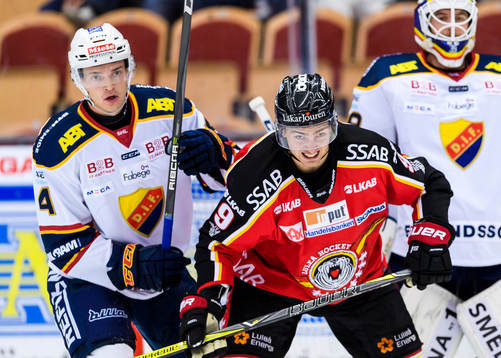 Djurgårdens Marcus Högström och Luleås Johan Forsberg