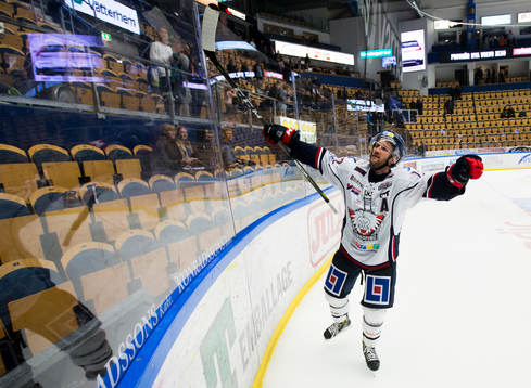 Linköpings Sebastian Karlsson jublar