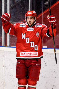 Modos Johan Eriksson jublar