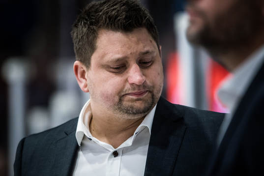 Moras tränare Mattias Karlin  deppar