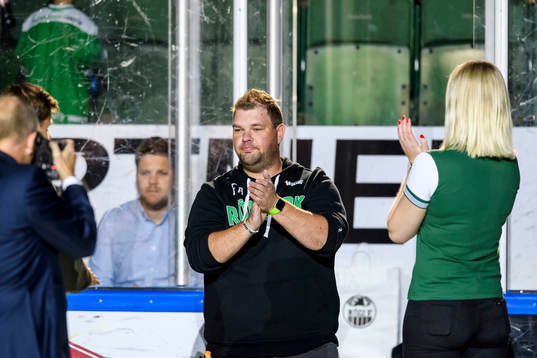 Rögles materialare Frederik Andersen hyllar