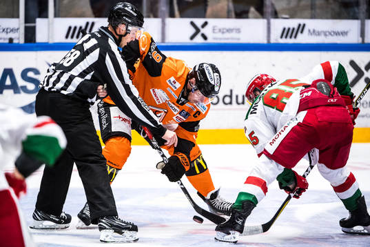 Linjedomare Rickard Nilsson, Karlskronas Morten Madsen och