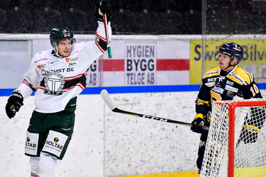 Tingsryds Niklas Enberg jublar